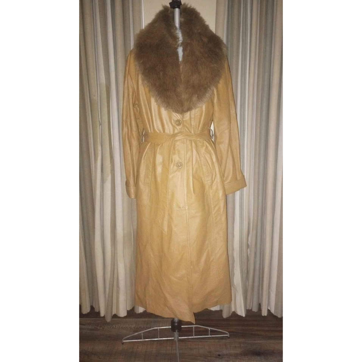 Women's Leather Coat with fur Collar