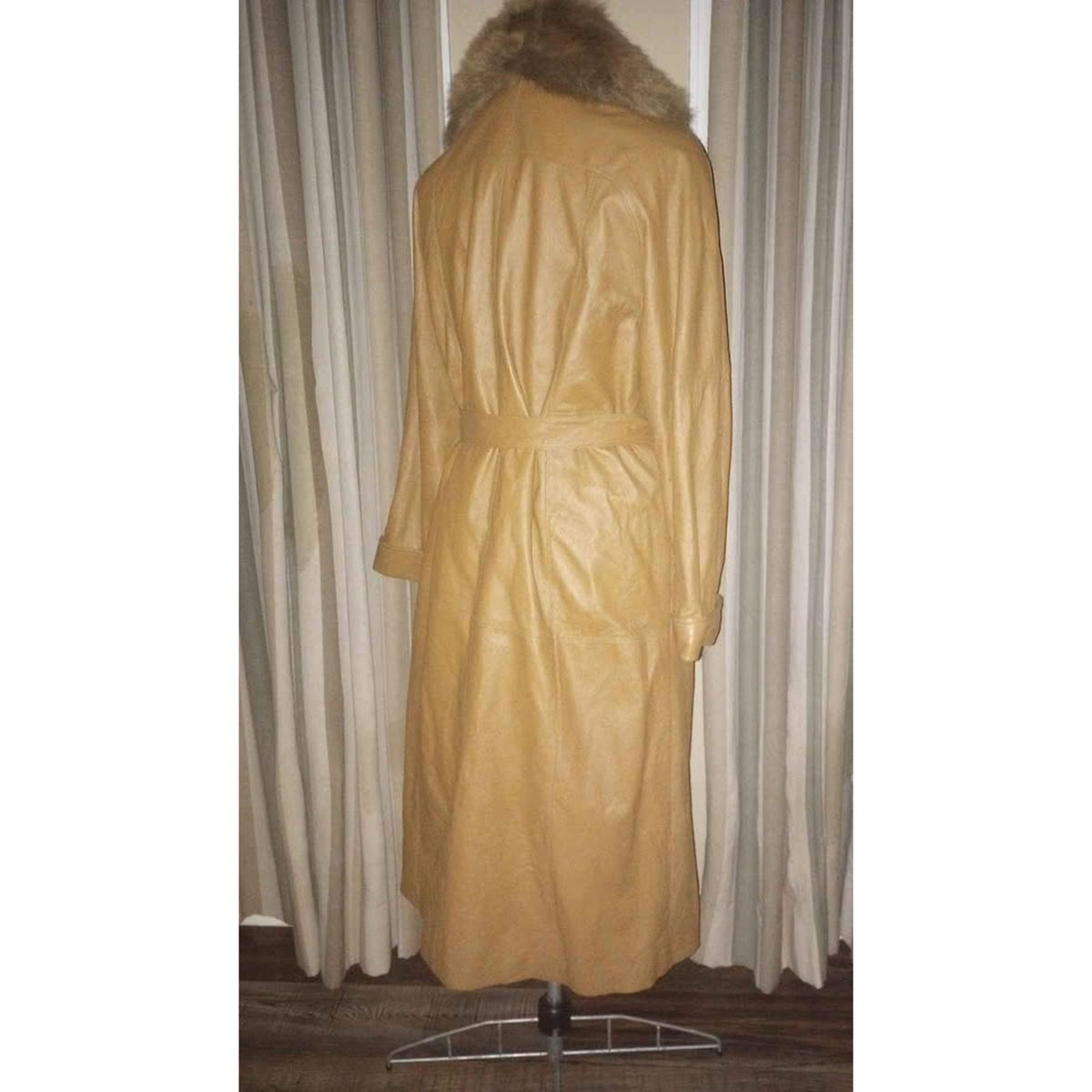 Women's Leather Coat with fur Collar
