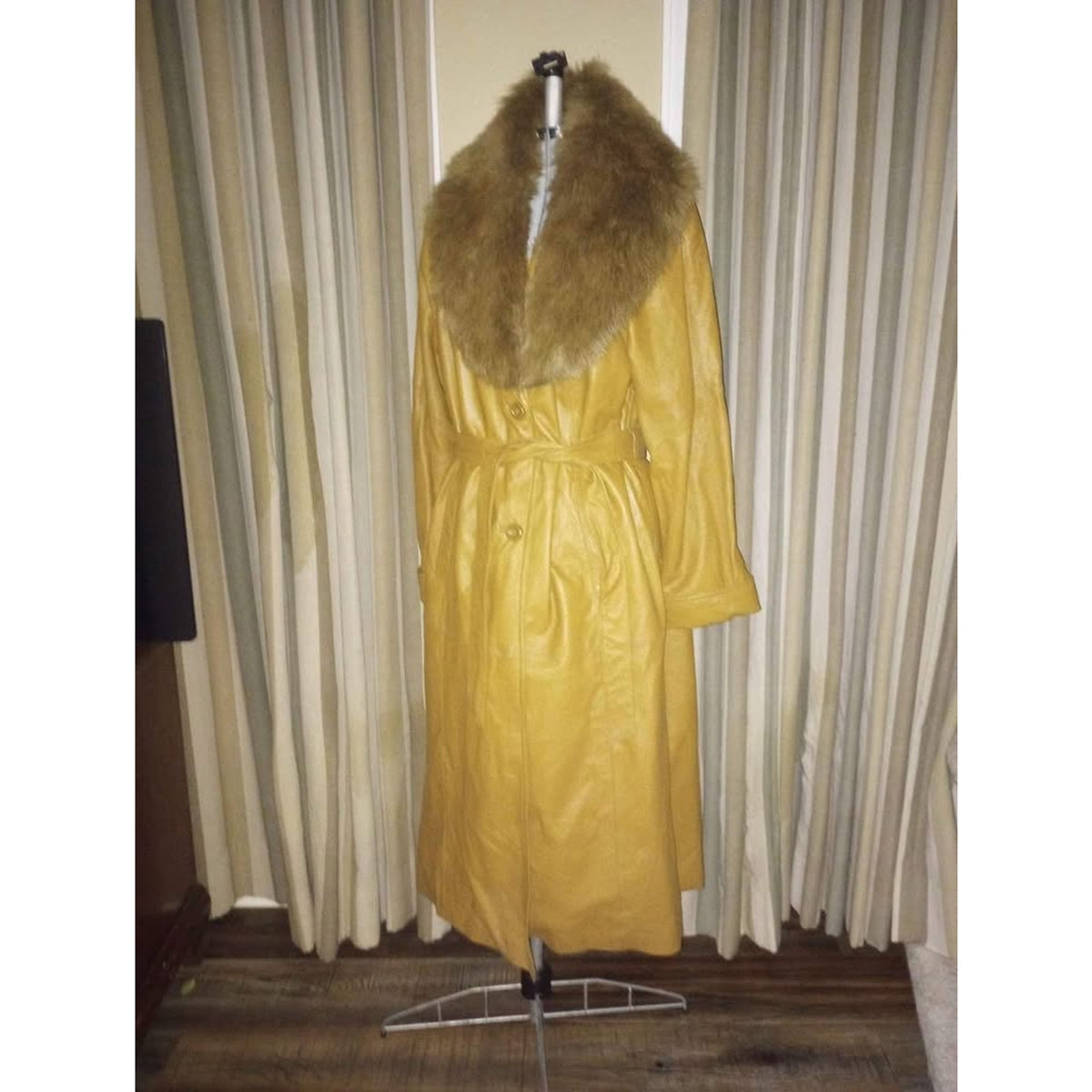 Women's Leather Coat with fur Collar