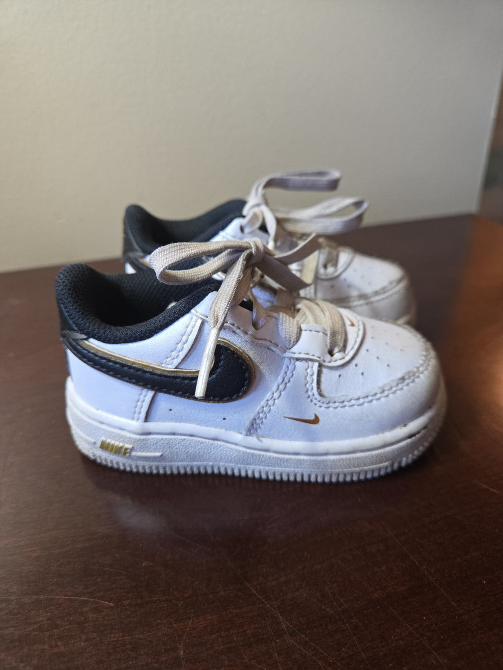 Nike Force 1 LV8(TD) DM3387-100 White/Black Metallic Gold Toddler Size 5C Shoes