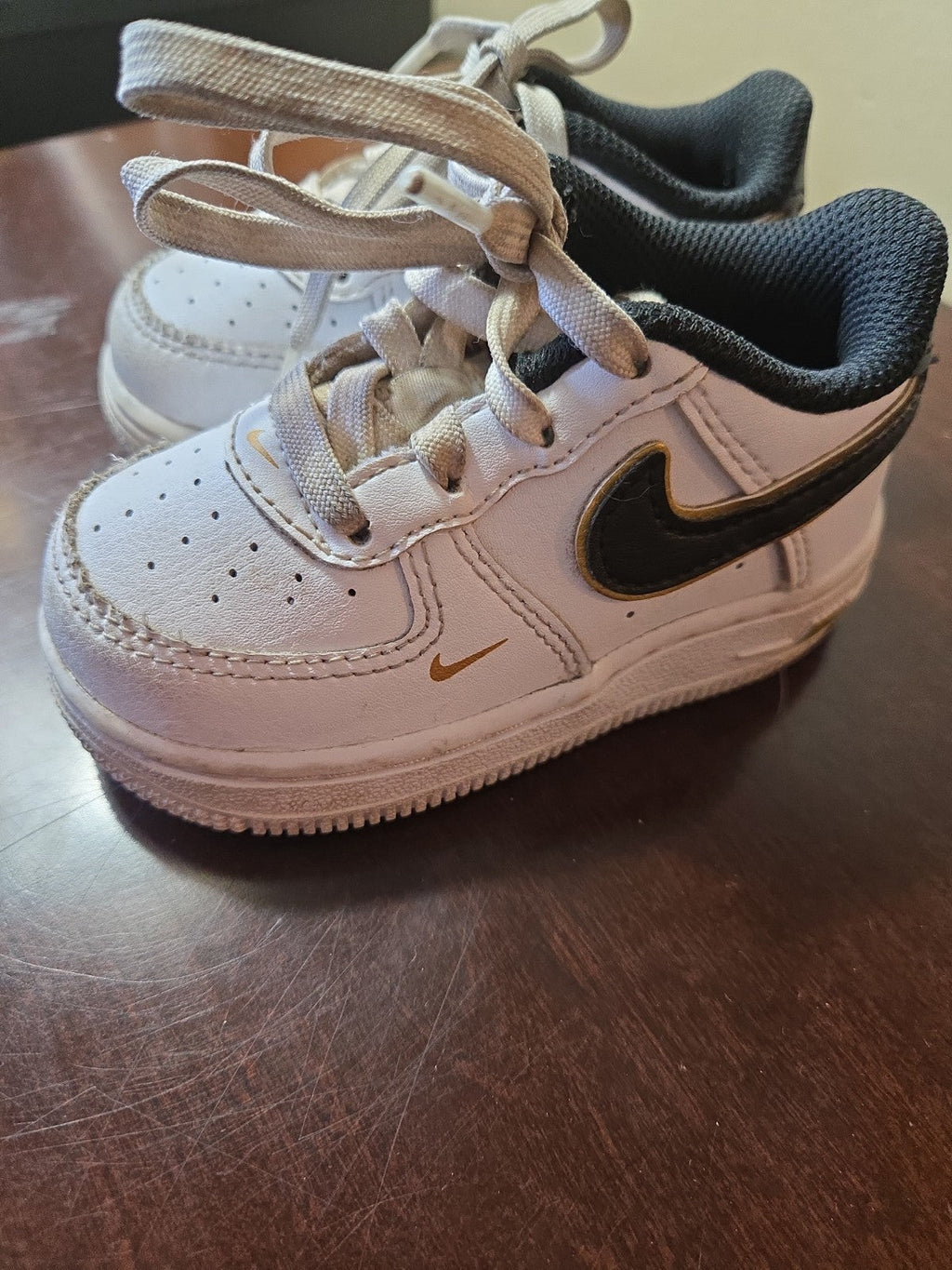 Nike Force 1 LV8(TD) DM3387-100 White/Black Metallic Gold Toddler Size 5C Shoes