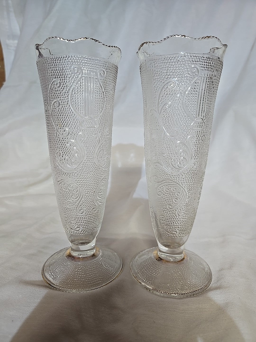 Set Of 2 VTG Jeannette Clear Harp & Scroll Glass Bud Vases W/22K Gold Trim