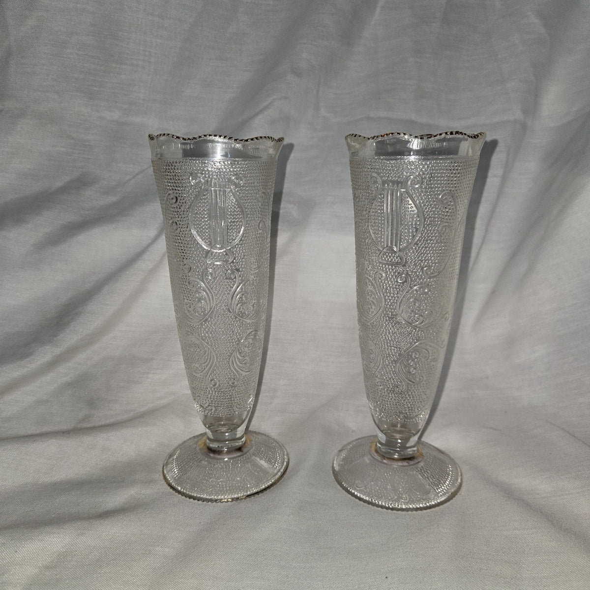 Set Of 2 VTG Jeannette Clear Harp & Scroll Glass Bud Vases W/22K Gold Trim