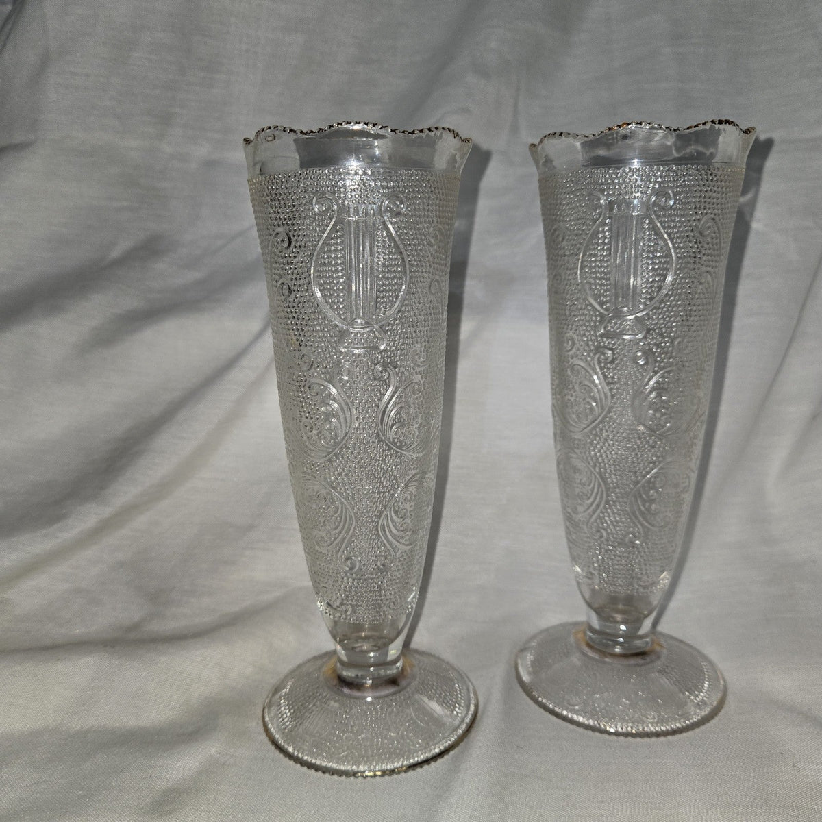Set Of 2 VTG Jeannette Clear Harp & Scroll Glass Bud Vases W/22K Gold Trim