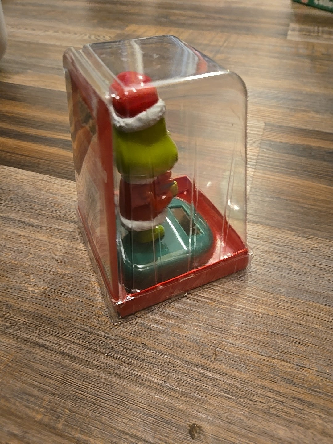 NEW GRINCH Solar Powered Bobble-Head