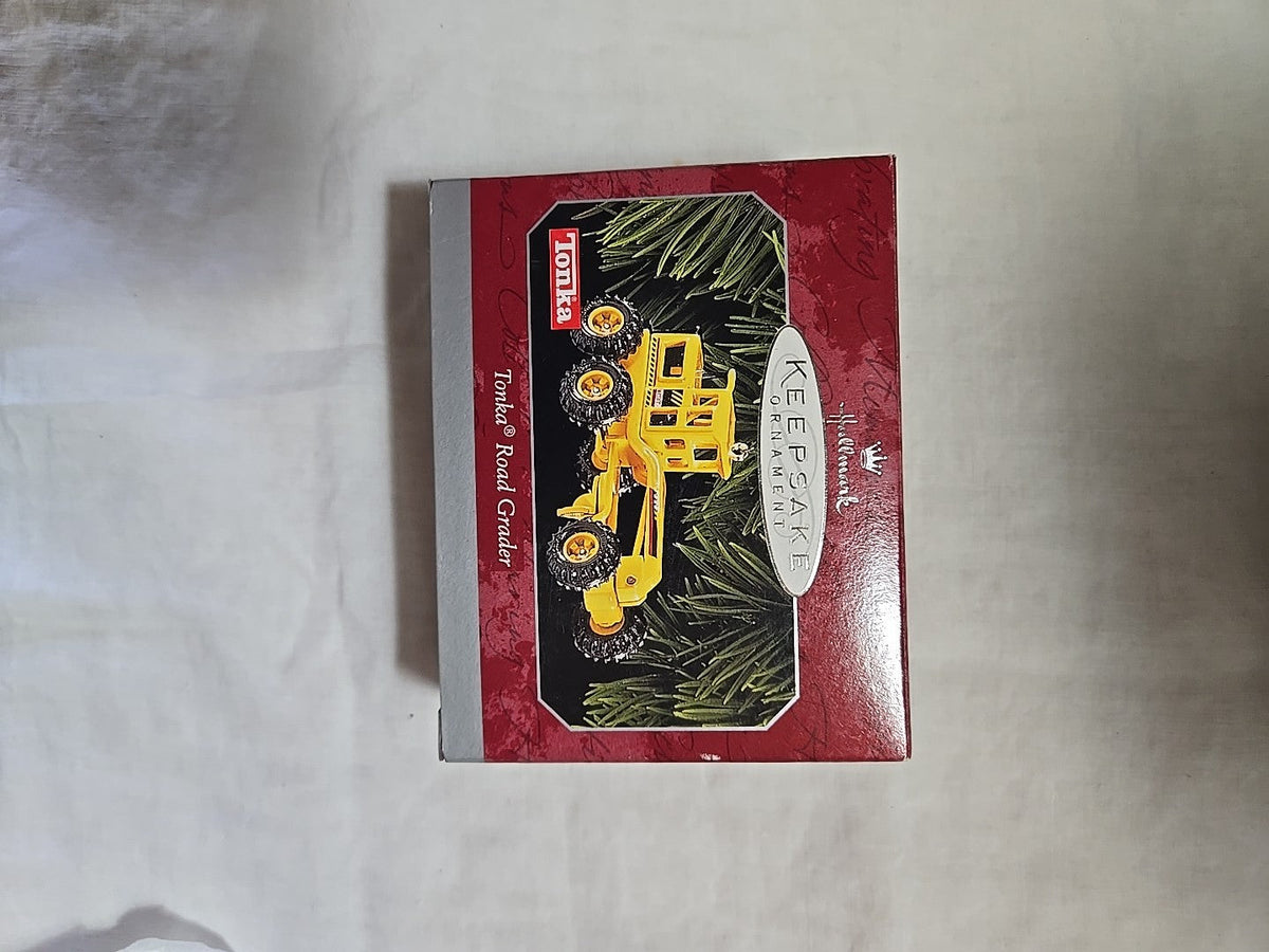 HALLMARK KEEPSAKE ORNAMENT DIE-CAST METAL TONKA ROAD GRADER PIVOTS VINTAGE 1997