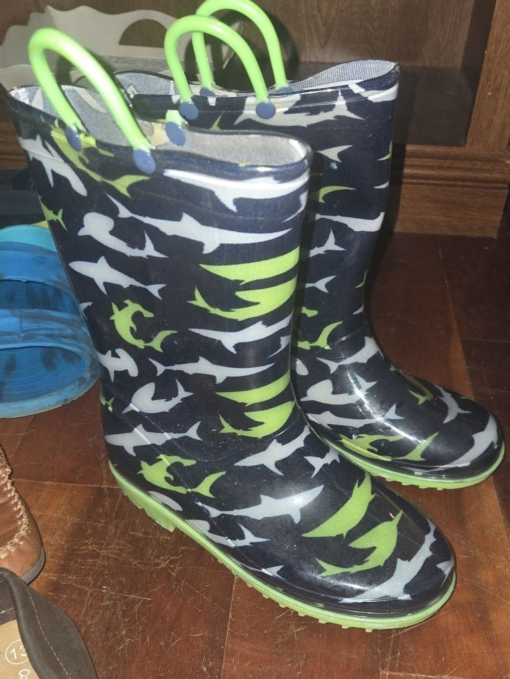 Kids Shark Pattern Waterproof Rain Boots - Navy & Lime