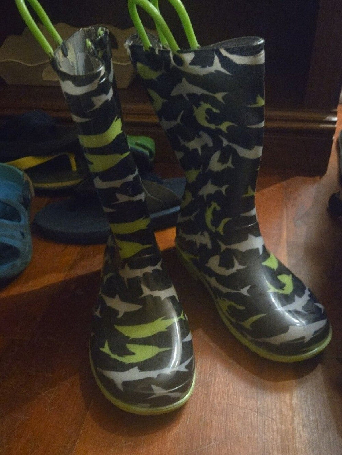 Kids Shark Pattern Waterproof Rain Boots - Navy & Lime