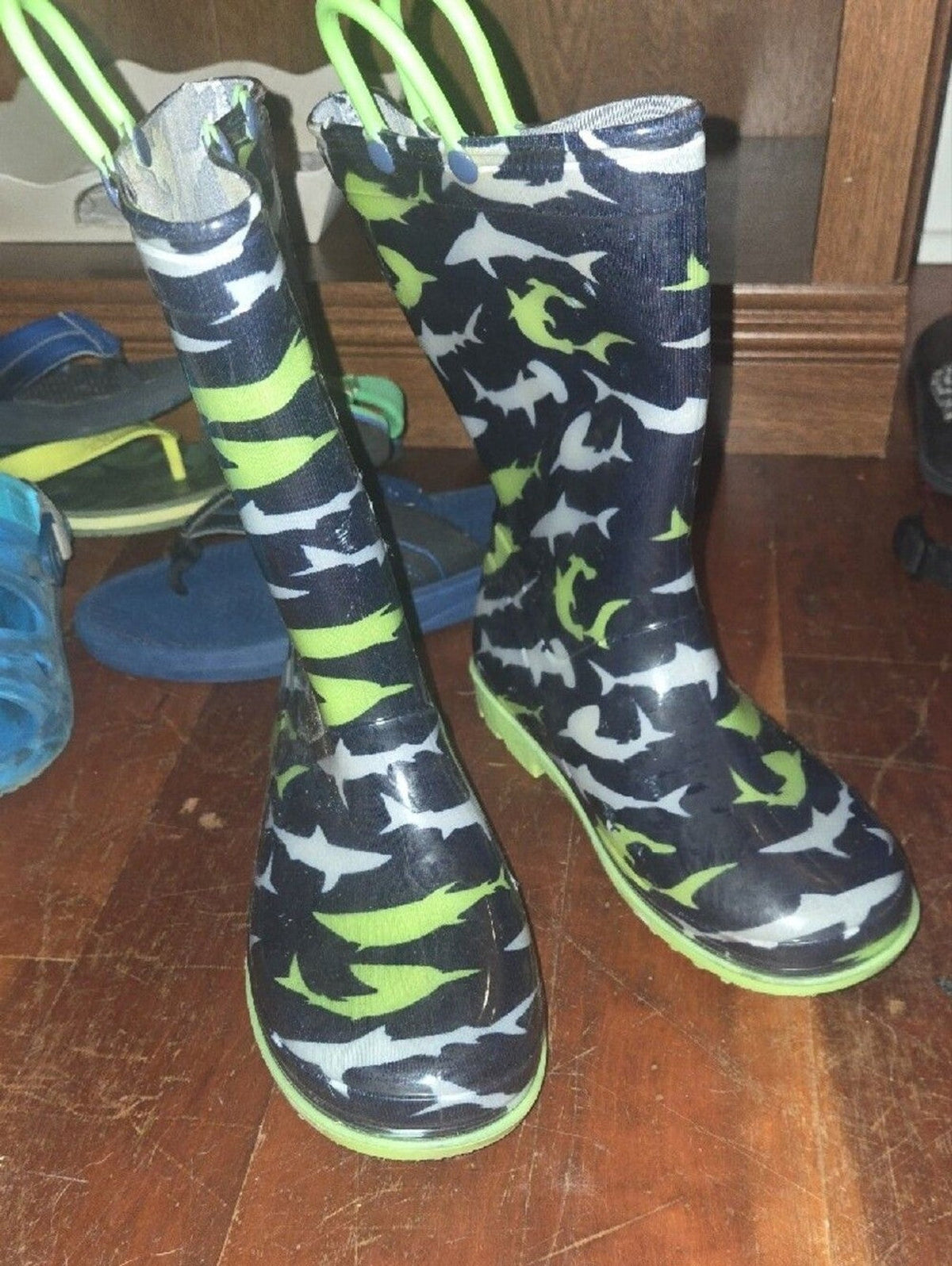 Kids Shark Pattern Waterproof Rain Boots - Navy & Lime