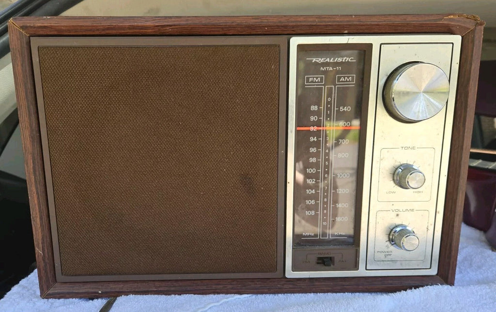 Realistic MTA-11 Vintage RadioShack AM/FM Radio Model 12-690