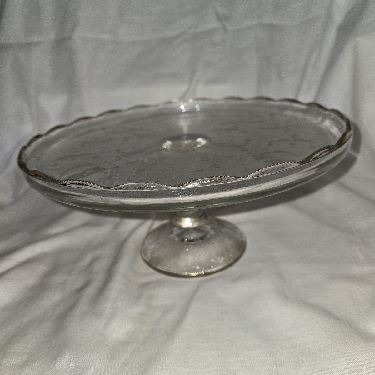 VINTAGE JEANETTE GLASS HARP DESIGN PEDESTAL CAKE STAND-22K GOLD TRIM-1950'S-NICE