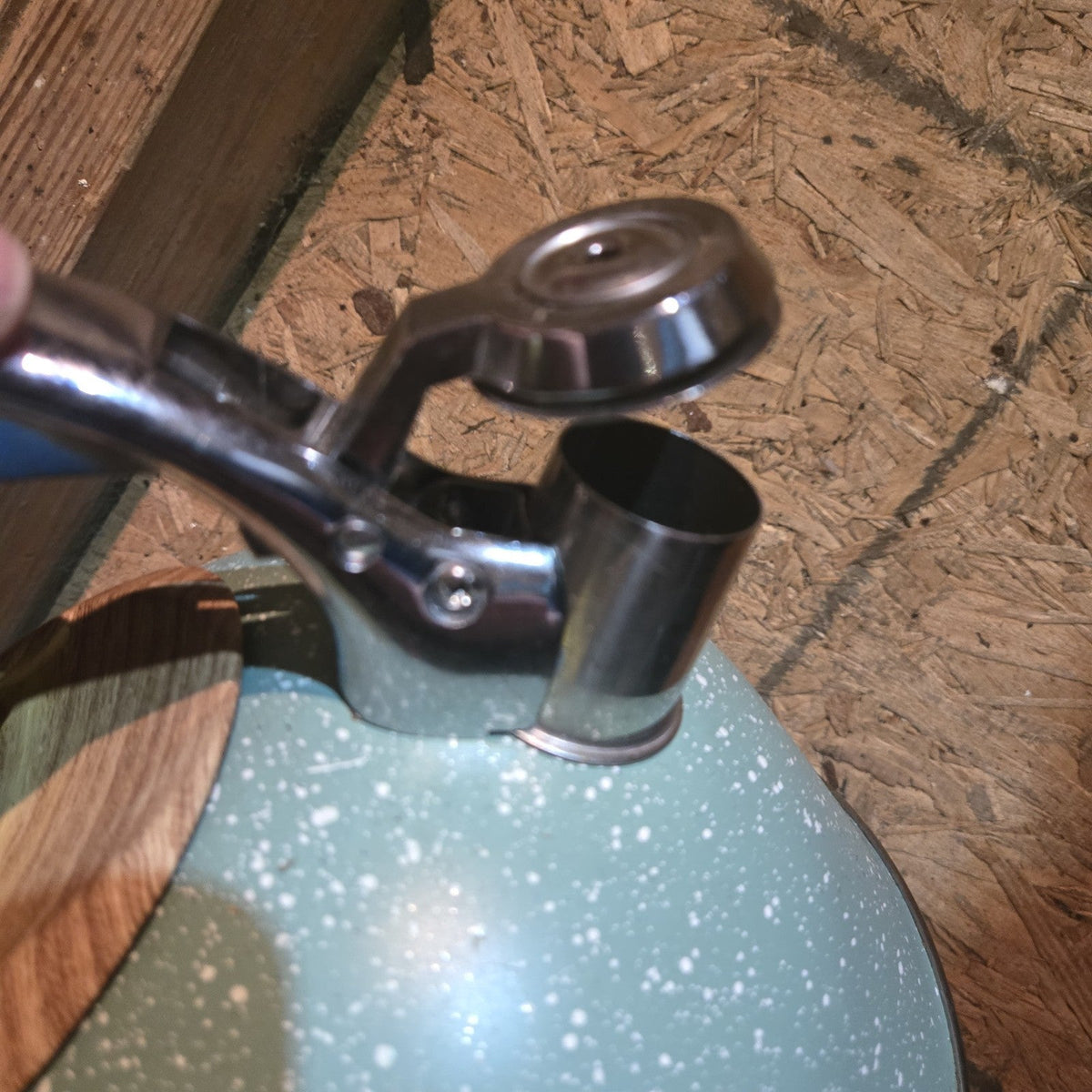 Solustre Whistling Tea Kettle Blue Stovetop Wooden Handle 2L Stainless Steel