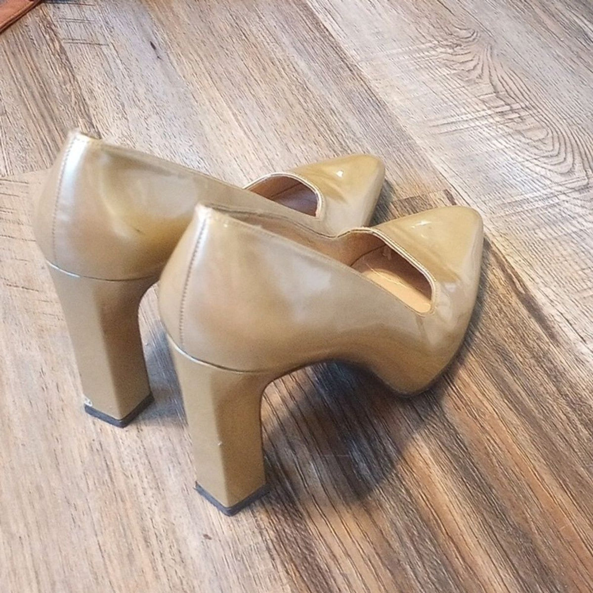 Gold Stuwart Weitzman heals
