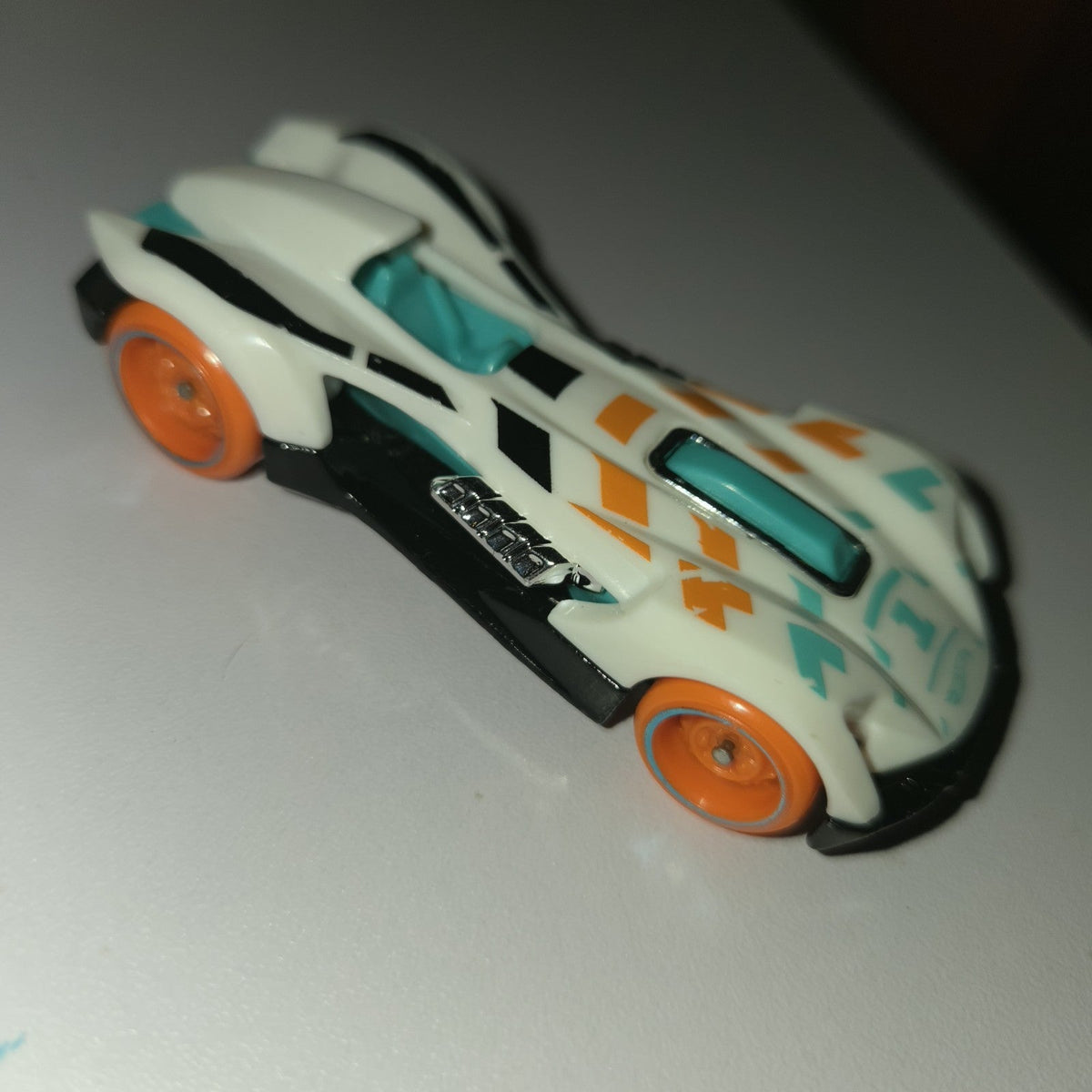 2025 Hot Wheels Roadster Bite White HW Speed Team 1:64 Diecast Toy Race Car