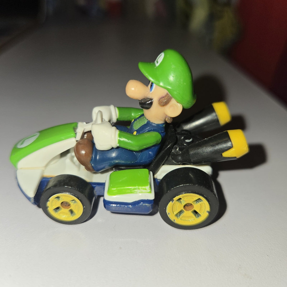 2018 Mattel Hot Wheels Mario Kart Luigi Standard Kart Diecast Nintendo T2211