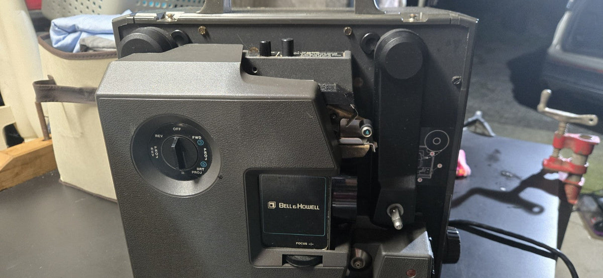 Bell & Howell 16mm Filmosound #2585 Film Projector in Case Home Movie Theater