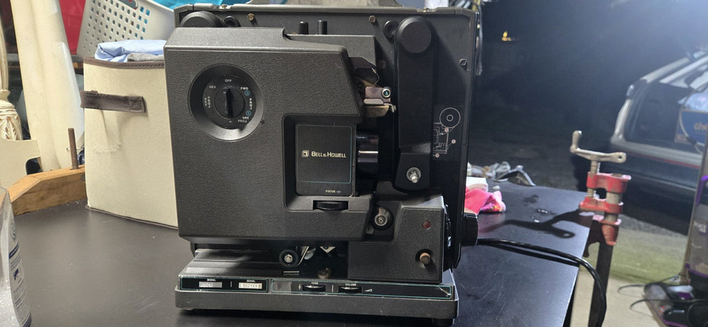 Bell & Howell 16mm Filmosound #2585 Film Projector in Case Home Movie Theater