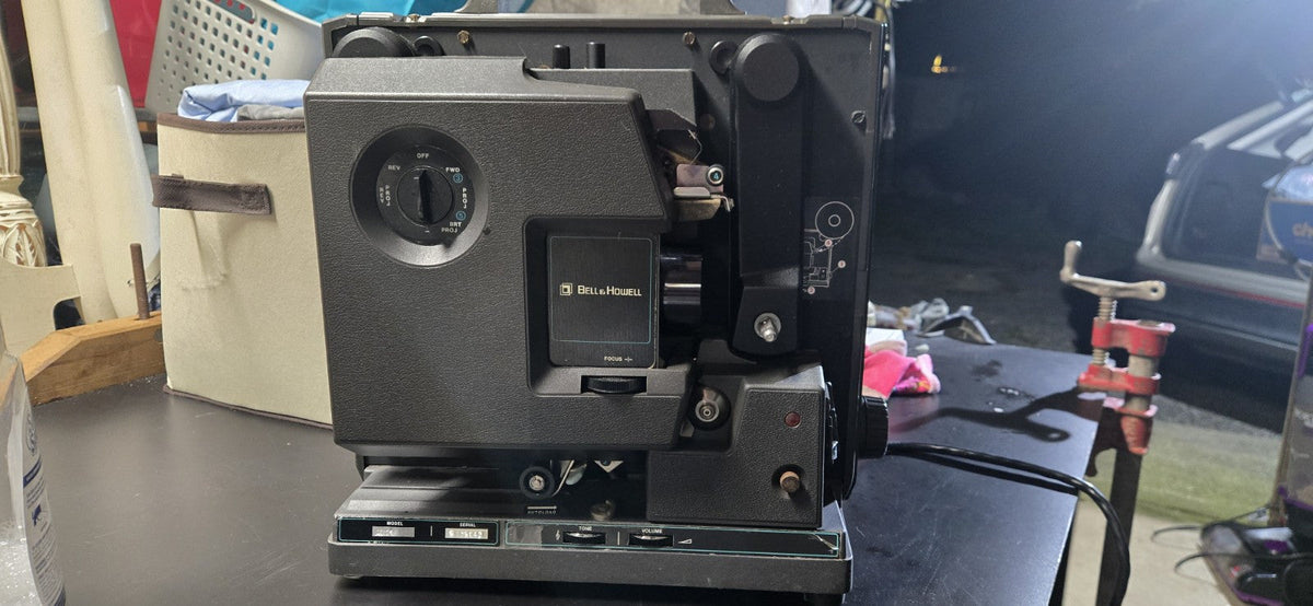 Bell & Howell 16mm Filmosound #2585 Film Projector in Case Home Movie Theater