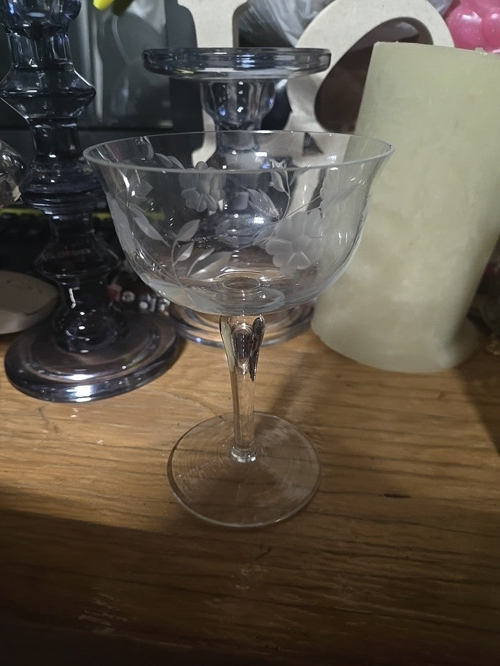 Vintage Etched Floral Champagne Coupe Glasses – Set – Elegant Clear Stemware