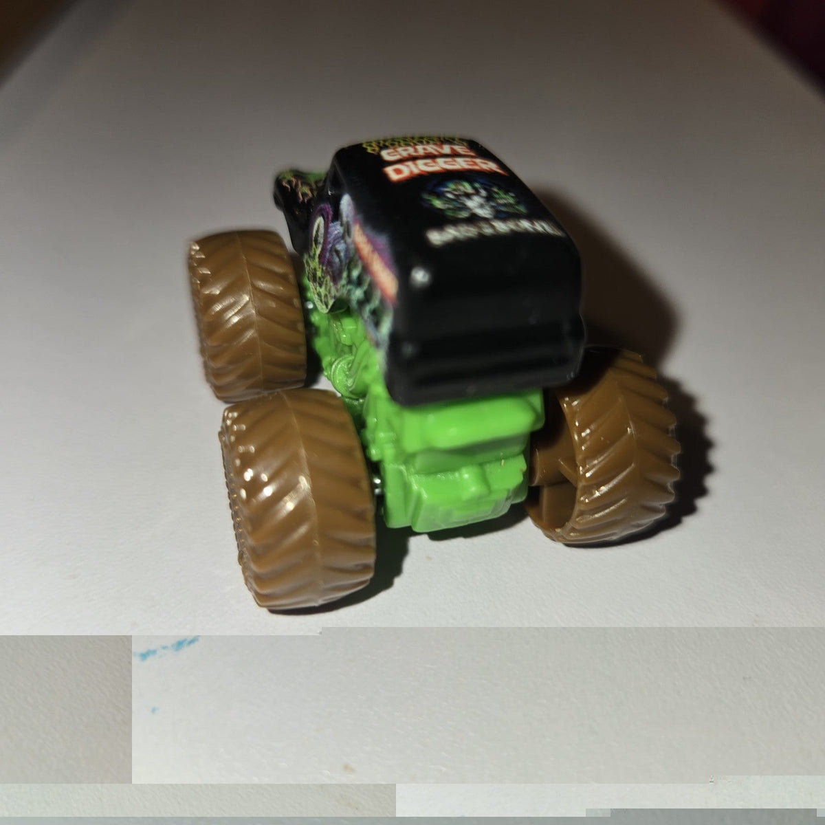 Hot Wheels DieCast Grave Digger 1:64 Monster Jam / Truck Bad To The Bone Skulls