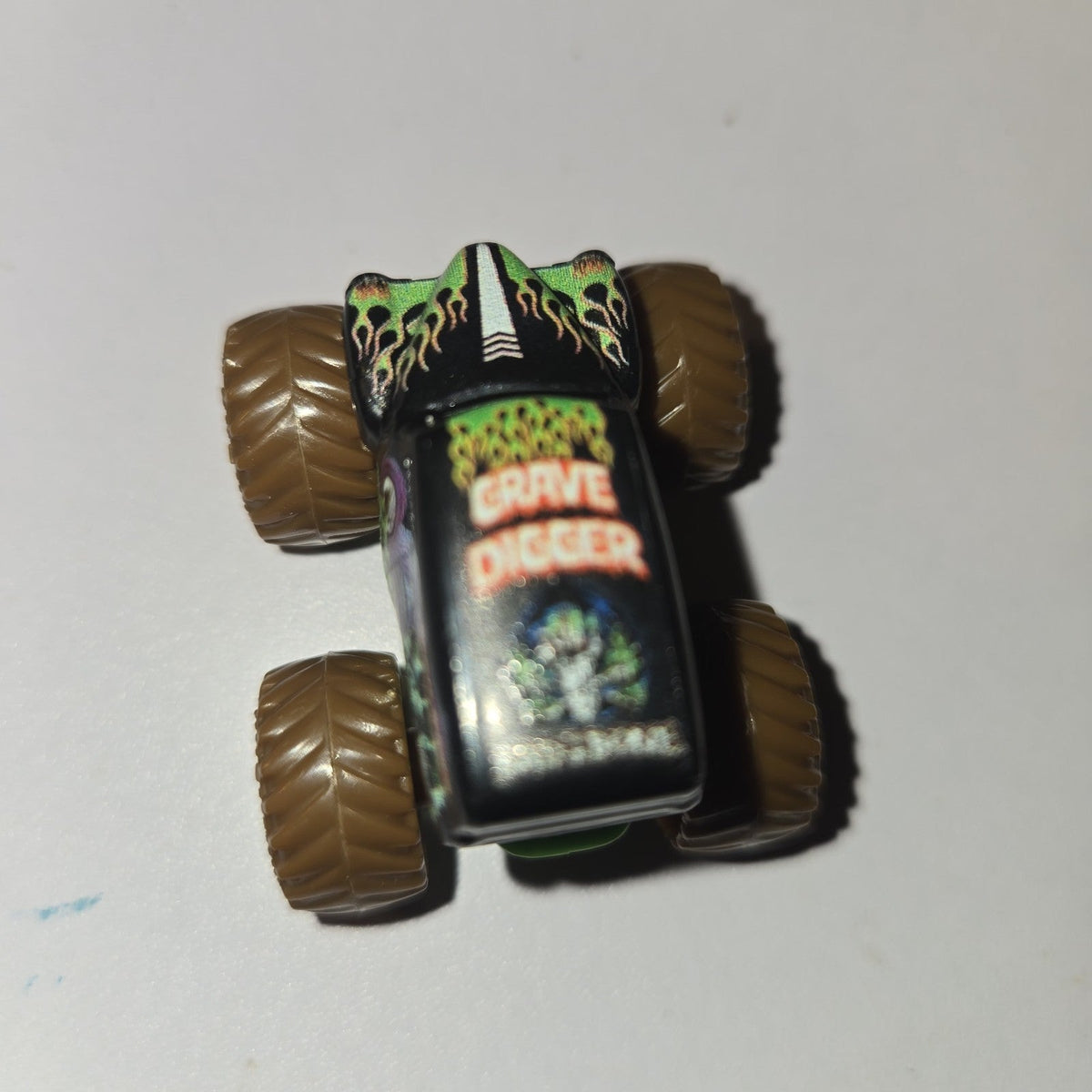Hot Wheels DieCast Grave Digger 1:64 Monster Jam / Truck Bad To The Bone Skulls