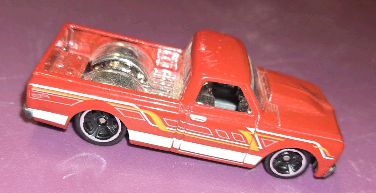 Hot Wheels 2013 '67 Chevy C10 Diecast Model Truck