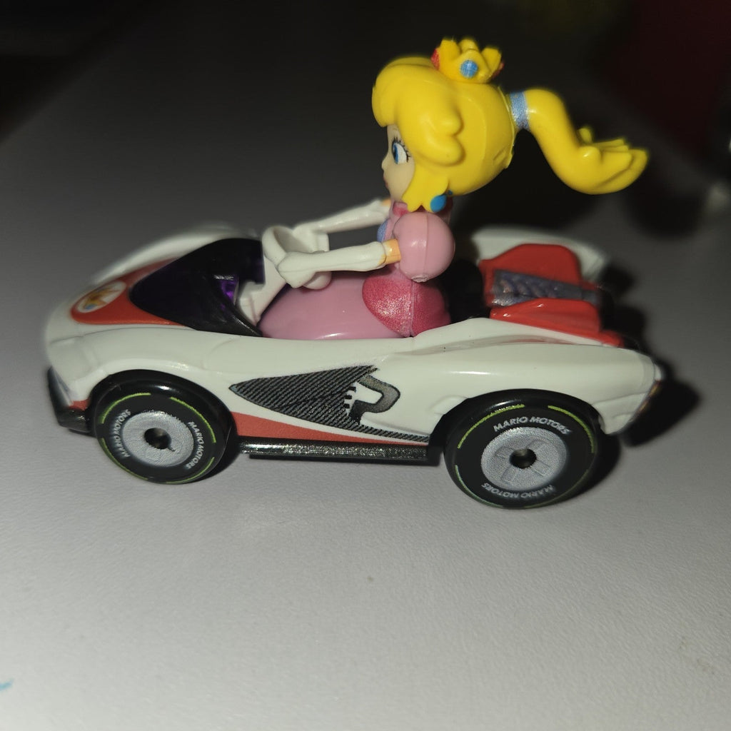 Hot Wheels Mario Kart Princess Peach 1:64 Diecast Character Car White Red
