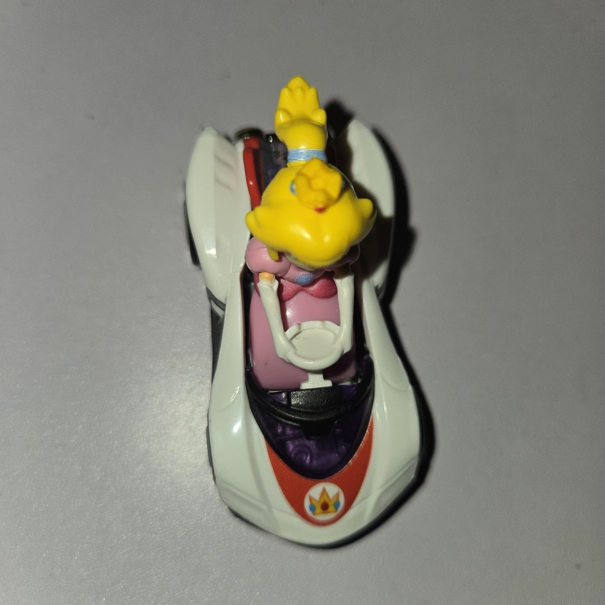 Hot Wheels Mario Kart Princess Peach 1:64 Diecast Character Car White Red