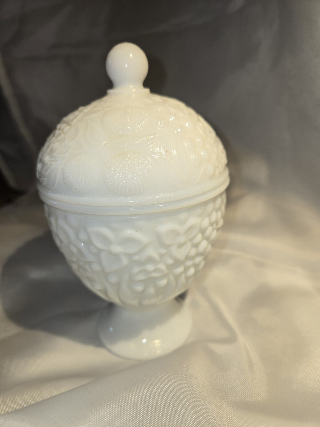 VTG Avon milk glass lidded floral pedestal bowl candy dish white collectible