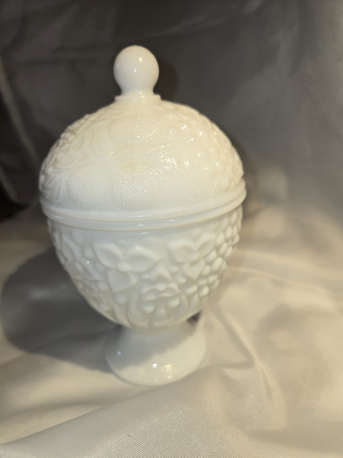 VTG Avon milk glass lidded floral pedestal bowl candy dish white collectible