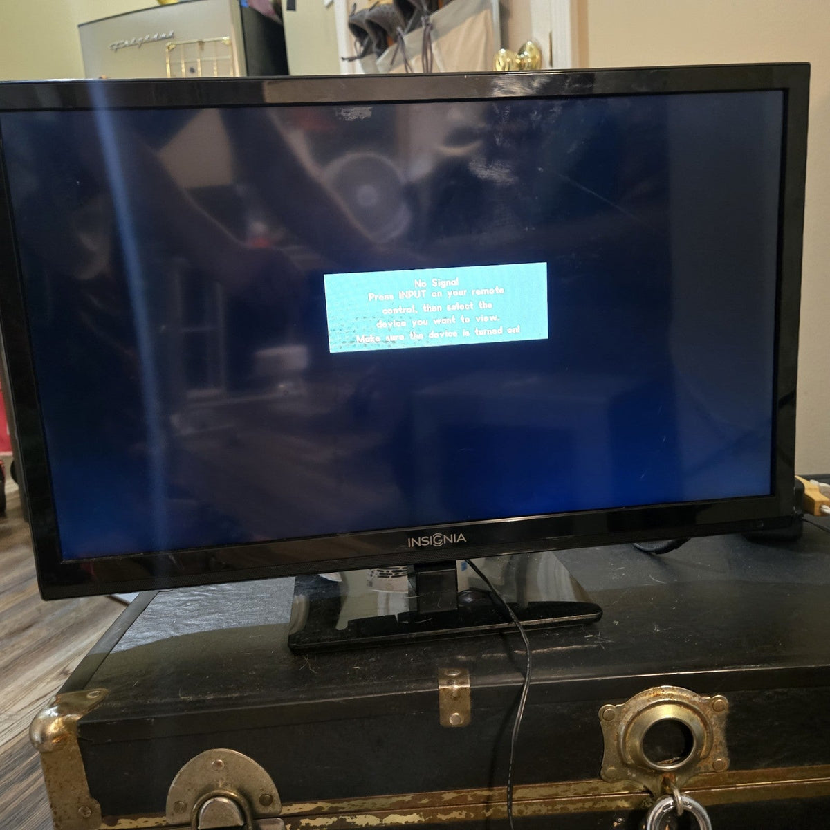 Working Insignia NS-24E400NA14  24” 2 HDMI Led TV