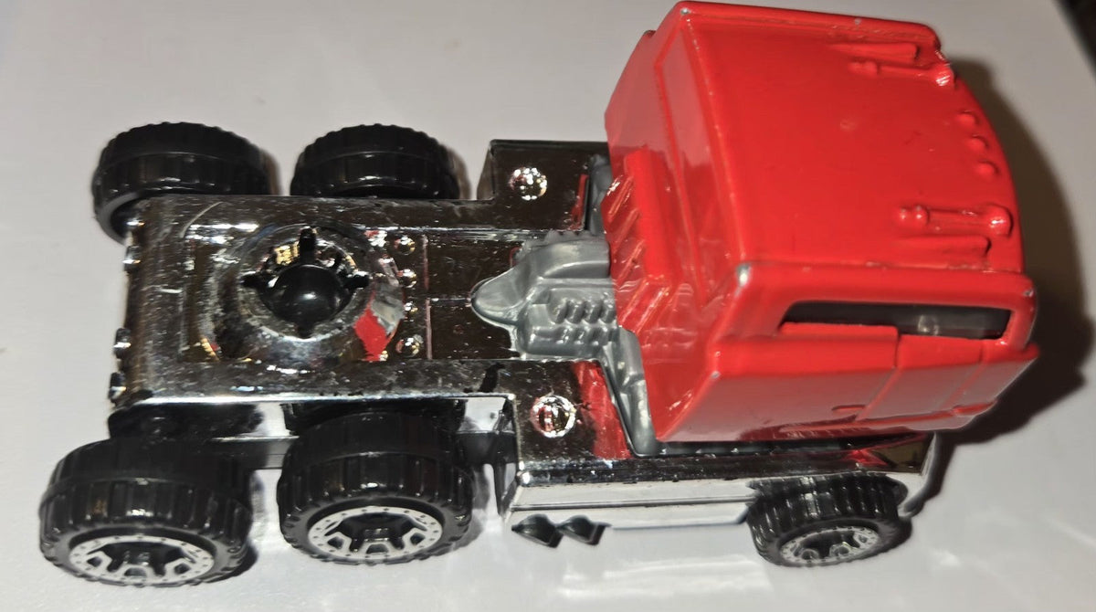 2013 Mattel HOT WHEELS Semi Mac Truck Rig Dog Cab Red