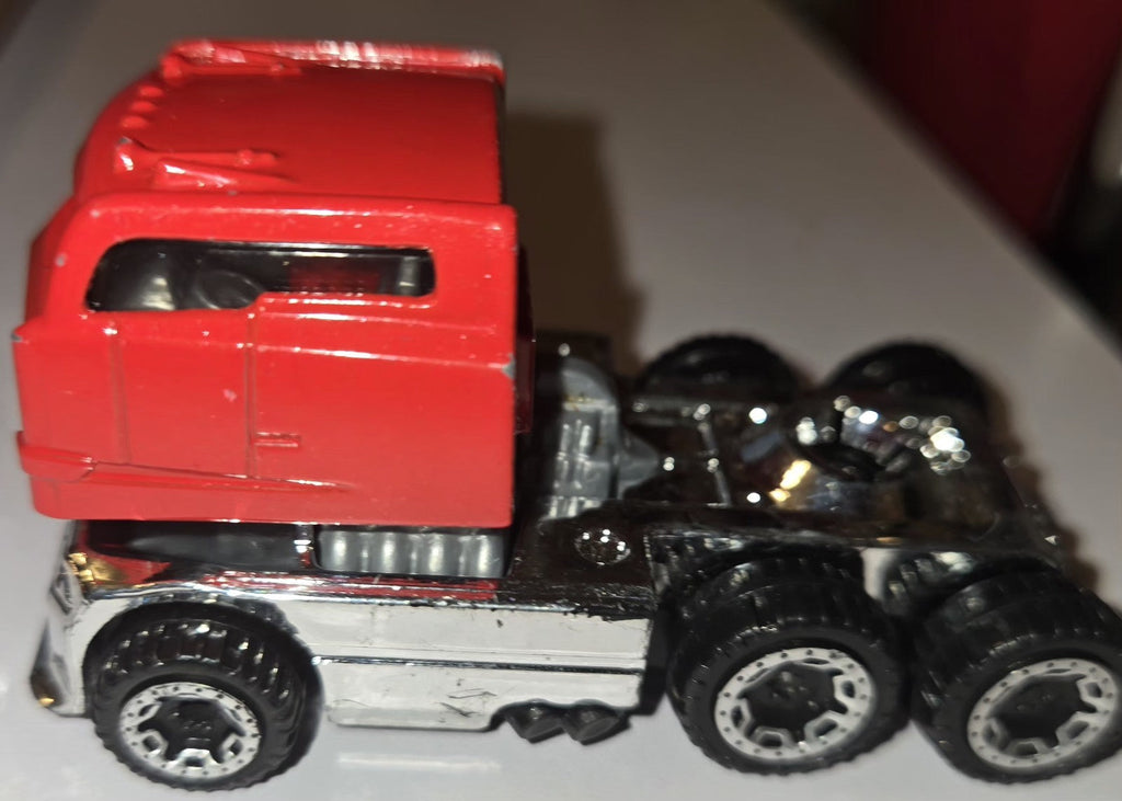 2013 Mattel HOT WHEELS Semi Mac Truck Rig Dog Cab Red