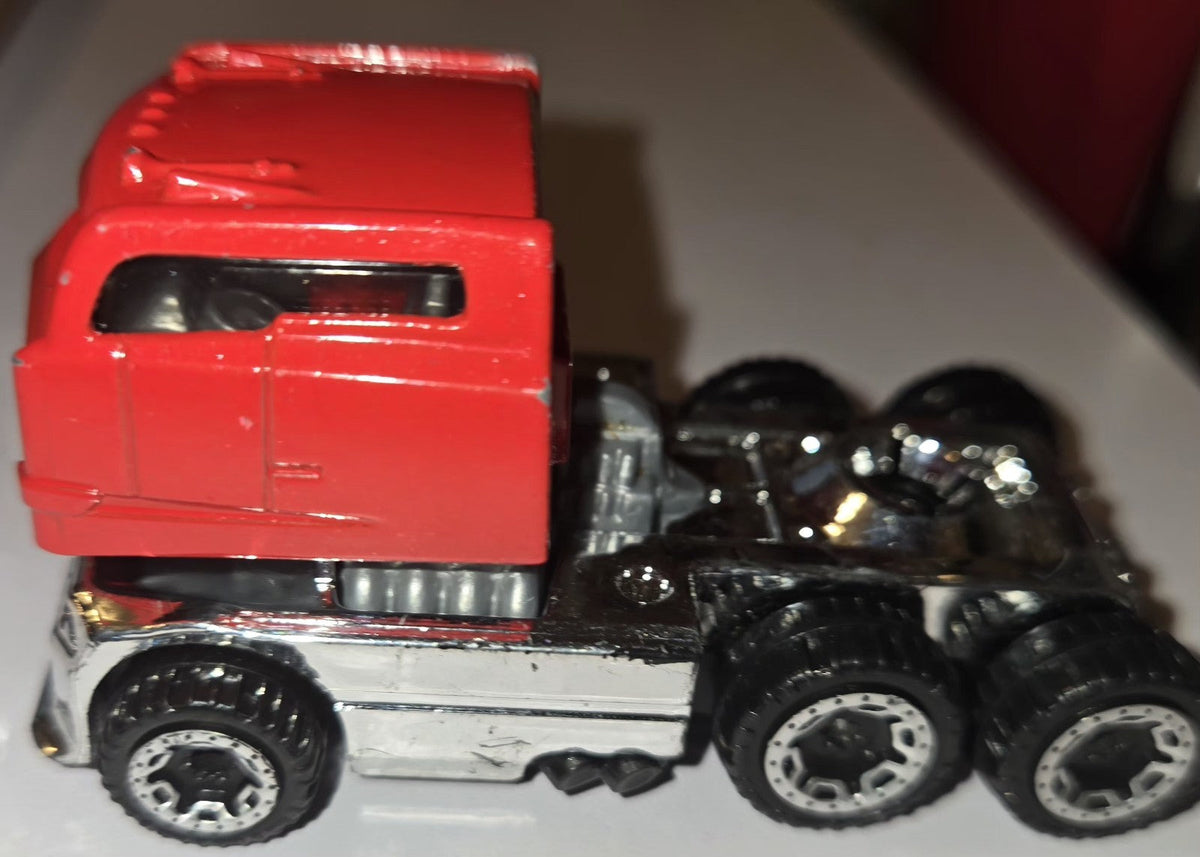 2013 Mattel HOT WHEELS Semi Mac Truck Rig Dog Cab Red